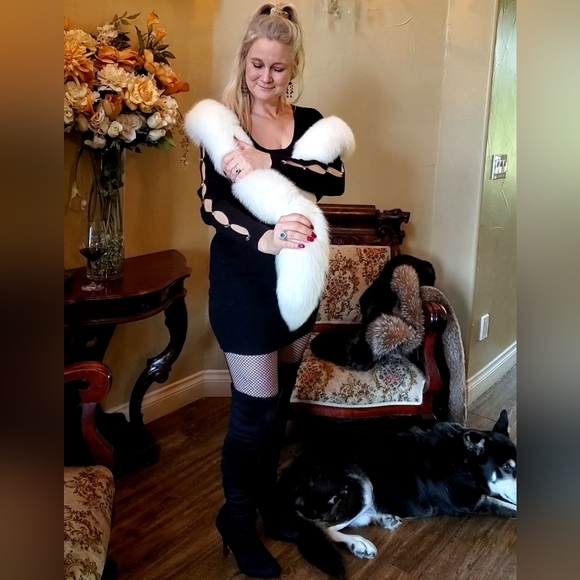 White Fox Fur Boa Wrap with Tails - Picture 3 of 17